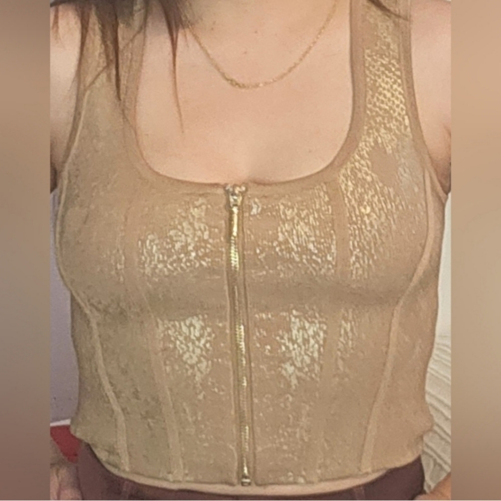 Guess top size Medium